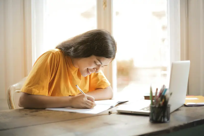 La inteligencia artificial en la educación: aplicaciones, beneficios y desafíos
