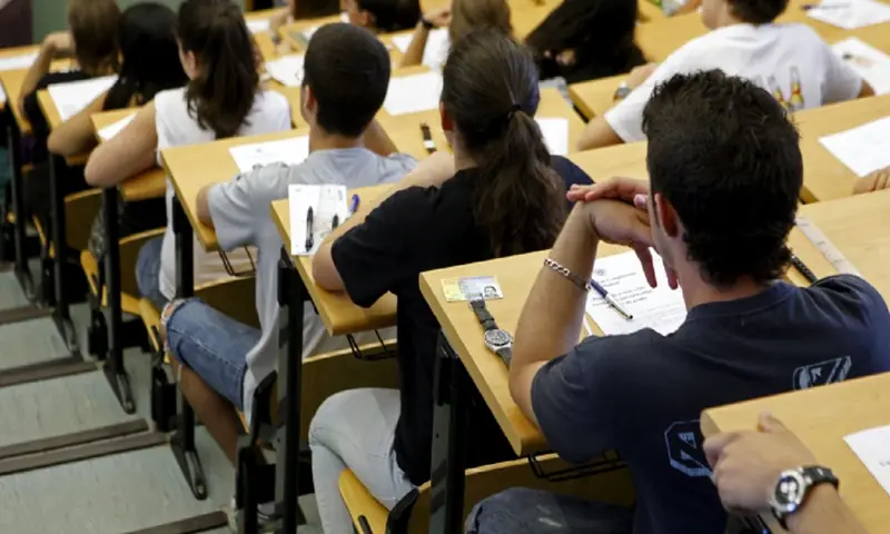 Simulacros de examen PAU 2026 Física Química Matemáticas